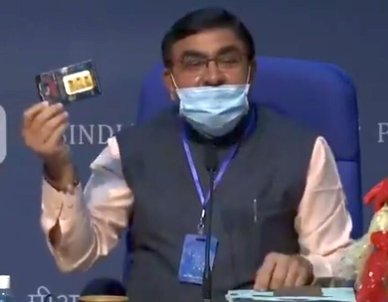 ‘ಸಗಣಿ ಚಿಪ್’ ಮೊಬೈಲ್ ಫೋನ್‌ಗಳ ವಿಕಿರಣ ತಡೆಹಿಡಿದು ಆರೋಗ್ಯ ರಕ್ಷಿಸುತ್ತದೆ: ಹೀಗೆ ಹೇಳಿದ್ದು ಯಾರು?