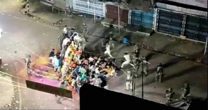 ದುರ್ಗಾ ಮೂರ್ತಿ ವಿಸರ್ಜನೆ ವೇಳೆ ಗುಂಪು ಘರ್ಷಣೆ