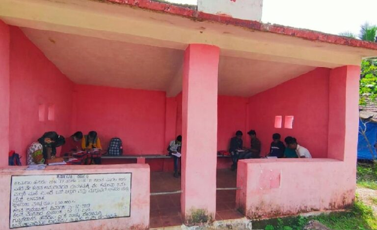 ಆನ್‌ಲೈನ್ ತರಗತಿಗಾಗಿ 5ಕಿಮೀ ನಡಿಗೆ