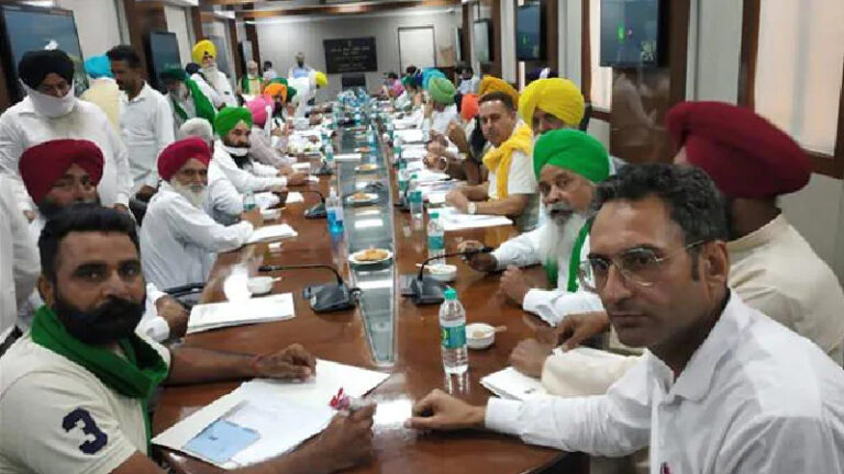 ರೈತರನ್ನು ಚರ್ಚೆಗೆ ಕರೆದ ಕೇಂದ್ರದ ಕೃಷಿ ಸಚಿವರೇ ನಾಪತ್ತೆ: ಮಸೂದೆ ಹರಿದು ರೈತರ ಆಕ್ರೋಶ!