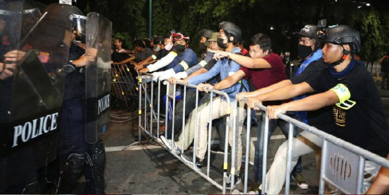 ರಾಜಪ್ರಭುತ್ವದ ವಿರುದ್ಧದ ಪ್ರತಿಭಟನೆಯನ್ನು ದಮನಿಸಲು ತುರ್ತು ಪರಿಸ್ಥಿತಿ ಹೇರಿದ ಥೈಲ್ಯಾಂಡ್!