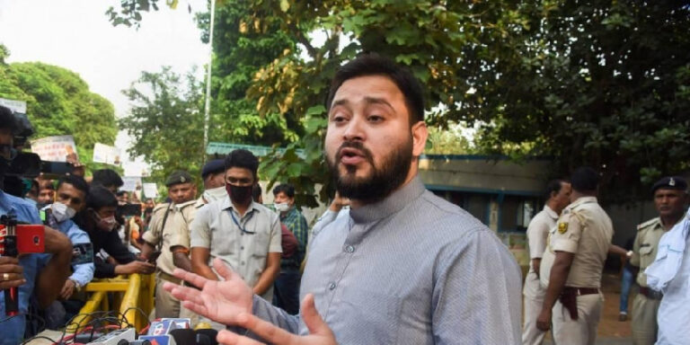 ಅತಿ ದೊಡ್ಡ ಪಕ್ಷ ಬಿಜೆಪಿಗೆ ನನ್ನನ್ನು ಕಂಡರೆ ಭಯವೇಕೆ?: ತೇಜಸ್ವಿ ಯಾದವ್