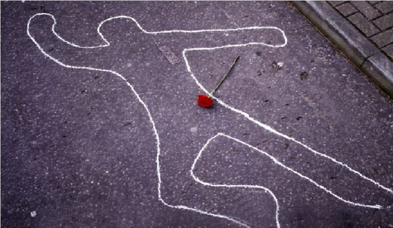 ಯುವತಿಗೆ ಕಿರುಕುಳ ಕೊಡುತ್ತಿದ್ದ ಯುವಕನನ್ನು ಹೊಡೆದು ಕೊಂದ ಯುವತಿ ಕುಟುಂಬಸ್ಥರು