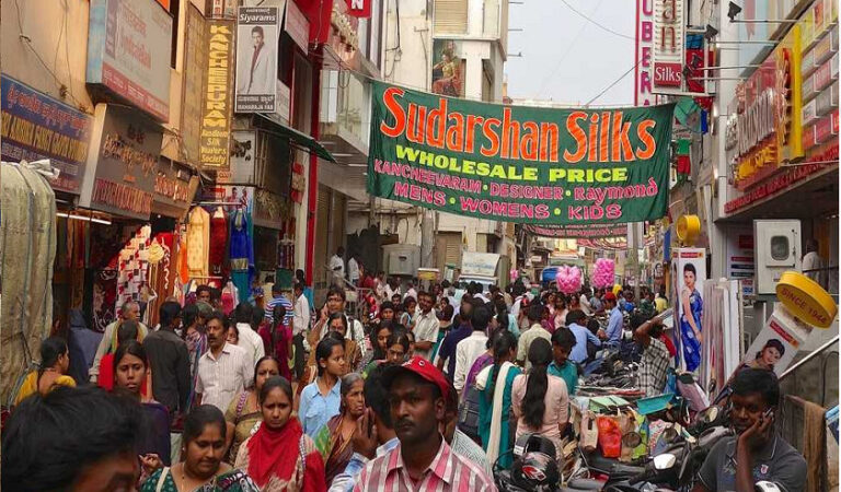 ಕೊರೊನಾ ಮರೆತ ಜನರಿಂದ ದೀಪಾವಳಿ ಶಾಪಿಂಗ್‌ ಫುಲ್ ಜೋರು!