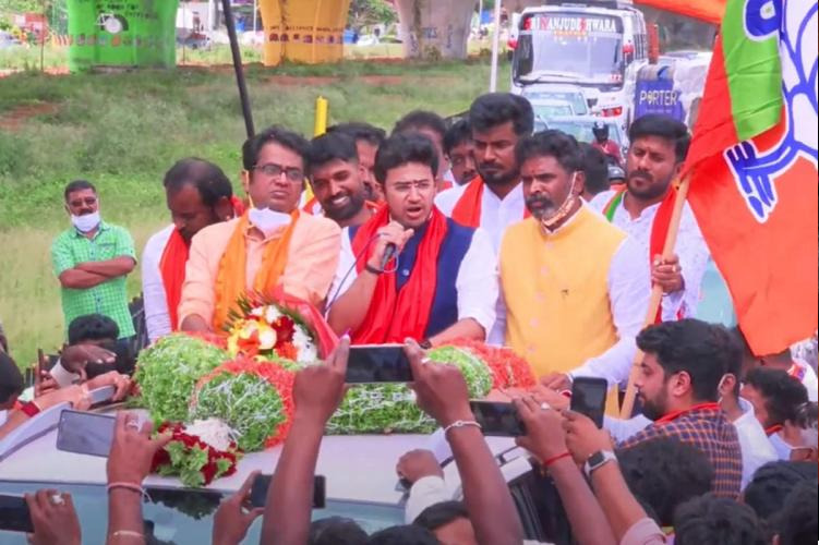 ಮಾಸ್ಕ್ ಇಲ್ಲದ ಸಂಸದ ತೇಜಸ್ವಿ ಸೂರ್ಯ ವಿರುದ್ಧ FIR ಏಕಿಲ್ಲ? ಹೈಕೋರ್ಟ್ ಪ್ರಶ್ನೆ