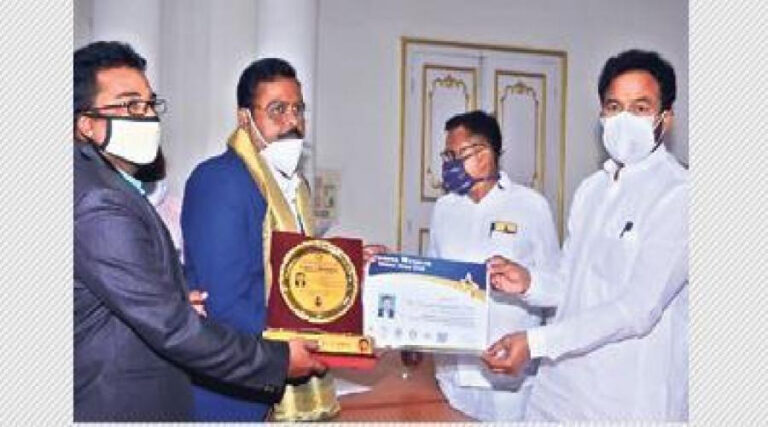 ವಲಸೆ ಕಾರ್ಮಿಕರಿಗೆ ಸೇವೆ ಮಾಡಿದ ಶಾಲಾ ಶಿಕ್ಷಕ: ಕೊರೊನಾ ವಾರಿಯರ್‌ ಪ್ರಶಸ್ತಿಗೆ ಭಾಜನ!