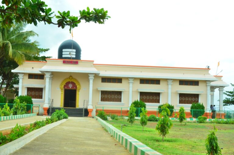 ಕನ್ನಡ ಏಕೀಕರಣದಿಂದಲೂ ಕನ್ನಡ ಭಾಷೆಯ ಏಳ್ಗೆಗಾಗಿ, ಬಸವ ತತ್ವಕ್ಕಾಗಿ ಶ್ರಮಿಸುತ್ತಿರುವ ಭಾಲ್ಕಿ ಮಠ