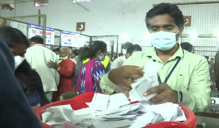 ಹೈದರಾಬಾದ್ ಪಾಲಿಕೆ ಚುನಾವಣೆ: ಮೂರು ಪಕ್ಷಗಳ ನಡುವೆ ತ್ರಿಕೋನ ಸ್ಫರ್ಧೆ