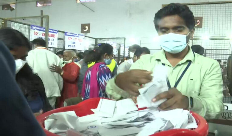 ಹೈದರಾಬಾದ್ ಪಾಲಿಕೆ ಚುನಾವಣೆ: ಮೂರು ಪಕ್ಷಗಳ ನಡುವೆ ತ್ರಿಕೋನ ಸ್ಫರ್ಧೆ