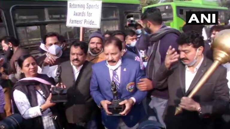 ಭಾರತ್ ಬಂದ್: ಪ್ರಶಸ್ತಿ ಹಿಂತಿರುಗಿಸಲು ಪಂಜಾಬ್ ಕ್ರೀಡಾಪಟುಗಳ ರ್‍ಯಾಲಿ, ಪೊಲೀಸರಿಂದ ತಡೆ