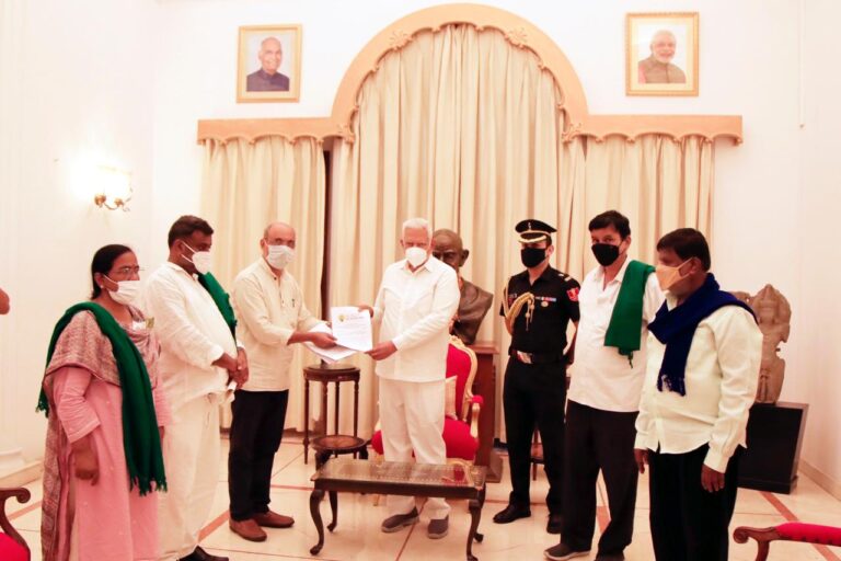 ರಾಜ್ಯಪಾಲರೇ, ಭೂಸುಧಾರಣಾ ಕಾಯ್ದೆಗೆ ಸಹಿ ಹಾಕಬೇಡಿ: ಟ್ವಿಟ್ಟರ್ ದಾಳಿಗೆ ಸಿದ್ದತೆ!