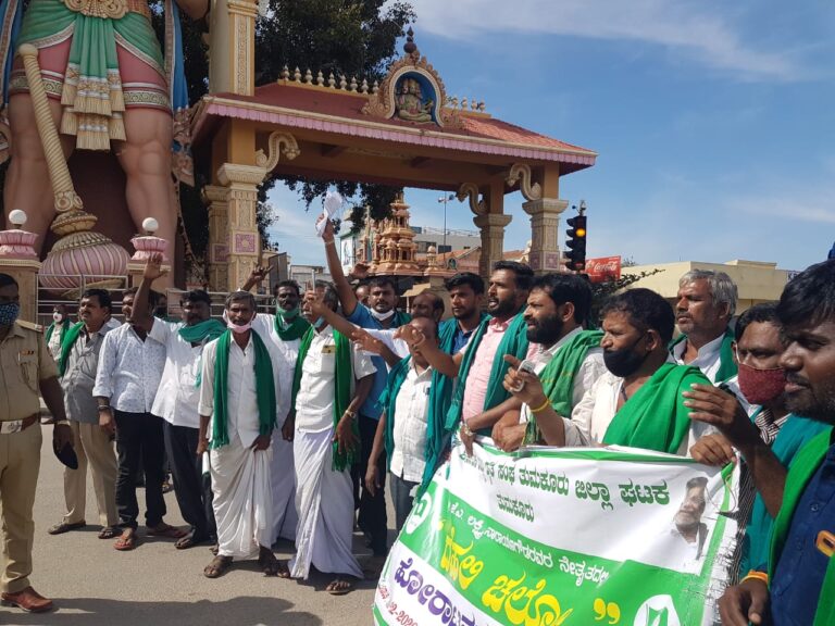 ದೆಹಲಿ ಚಲೋ ಬೆಂಬಲಿಸಿ ರಾಜ್ಯದೆಲ್ಲೆಡೆ ಪ್ರತಿಭಟನೆ: ರೈತರ ಮೇಲಿನ ಹಲ್ಲೆಗೆ ಖಂಡನೆ