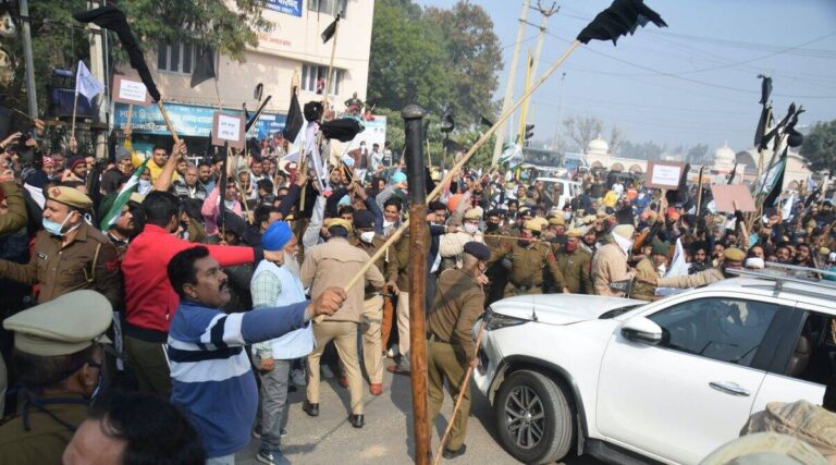 ಹರಿಯಾಣ ಸಿಎಂಗೆ ಕಪ್ಪು ಬಾವುಟ ಪ್ರದರ್ಶಿಸಿದ ರೈತರ ಮೇಲೆ ದಾಖಲಾಯ್ತು ಗಲಭೆ, ಕೊಲೆಯತ್ನದ ಕೇಸ್!