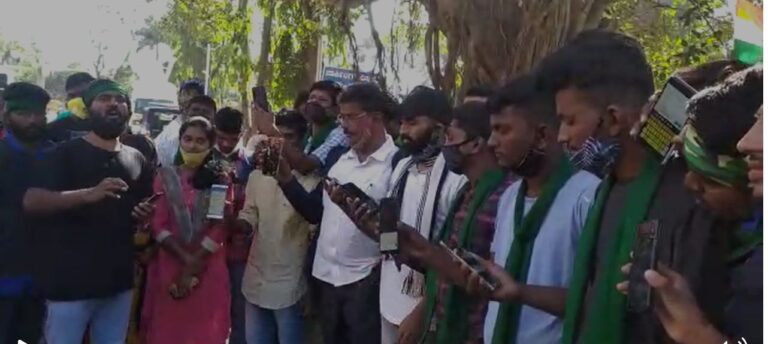 ಅಂಬಾನಿಯ ಜಿಯೋ ಸಿಮ್ ಬಳಸುವುದಿಲ್ಲ, ರಿಲೆಯನ್ಸ್ ಪೆಟ್ರೋಲ್ ಹಾಕಿಸುವುದಿಲ್ಲ, ಮಾಲ್‌ಗೆ ಹೋಗುವುದಿಲ್ಲ: ರೈತರ ಪ್ರತಿಜ್ಞೆ