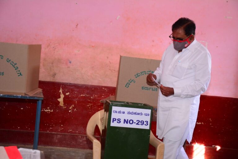 ಶ್ರೀನಿವಾಸ್ ಕಾಂಗ್ರೆಸ್ ಸೇರುತ್ತಿಲ್ಲ: ಸಿದ್ದರಾಮಯ್ಯ ಮಾತಿಗೆ ರಾಜಕೀಯ ಬಣ್ಣ ಬೇಡ – ಡಾ.ಜಿ.ಪರಮೇಶ್ವರ್