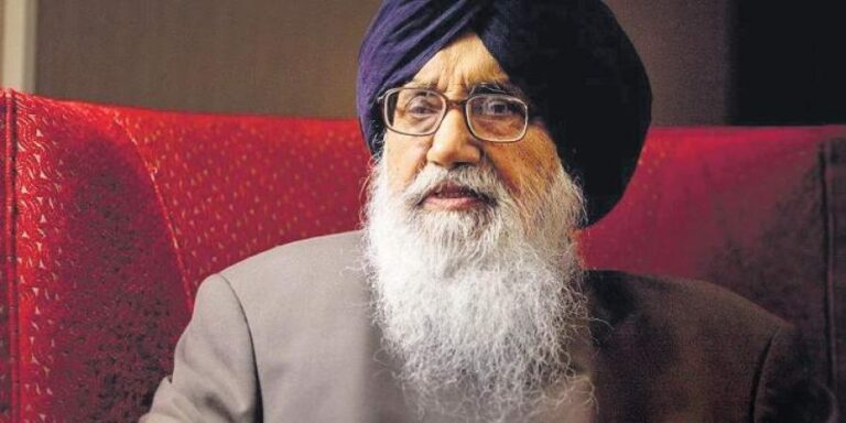 ಕೇಂದ್ರ ಸರ್ಕಾರ ರೈತರಿಗೆ ದ್ರೋಹ ಬಗೆಯುತ್ತಿದೆ: ಪದ್ಮವಿಭೂಷಣ ವಾಪಸ್ ಮಾಡಿದ ಪಂಜಾಬ್ ಮಾಜಿ ಸಿಎಂ