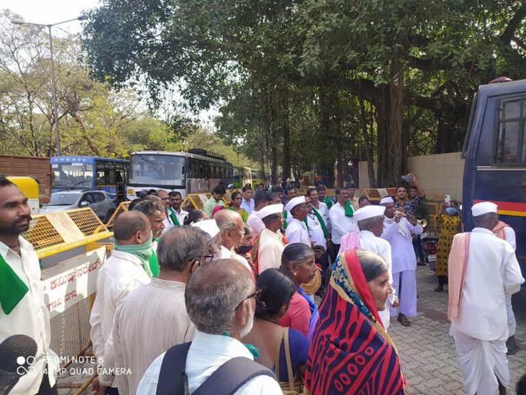 ಬೆಳಗಾವಿಯಲ್ಲಿ ಜನ-ಗಣರಾಜ್ಯೋತ್ಸವ ಟ್ರ್ಯಾಕ್ಟರ್‌ ಪರೇ‌ಡ್ ತಡೆದ ಪೊಲೀಸರು: ಟ್ರ್ಯಾಕ್ಟರ್‌ಗಳನ್ನು ಸೀಜ್ ಮಾಡುವುದಾಗಿ ಬೆದರಿಕೆ
