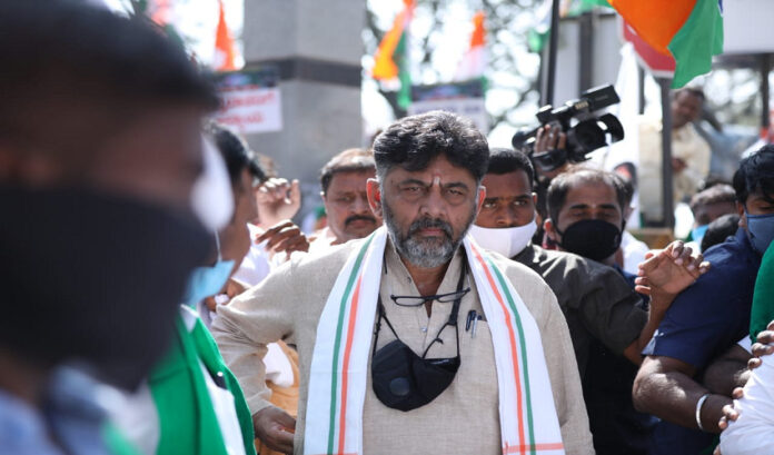 ಪೊಲೀಸರು ತಡೆದ ಕಡೆ ರಸ್ತೆ ಬಂದ್ ಮಾಡಿ: ಕಾಂಗ್ರೆಸ್ ಕಾರ್ಯಕರ್ತರು, ರೈತರಿಗೆ ಡಿ.ಕೆ. ಶಿವಕುಮಾರ್ ಕರೆ