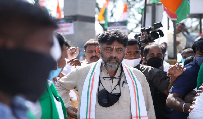 ಪೊಲೀಸರು ತಡೆದ ಕಡೆ ರಸ್ತೆ ಬಂದ್ ಮಾಡಿ: ಕಾಂಗ್ರೆಸ್ ಕಾರ್ಯಕರ್ತರು, ರೈತರಿಗೆ ಡಿ.ಕೆ. ಶಿವಕುಮಾರ್ ಕರೆ