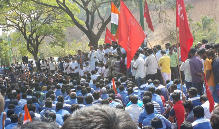 ವಿದೇಶಿ ಕಂಪನಿಗಳು ಈ ನೆಲದ ಕಾನೂನನ್ನು ಗೌರವಿಸಲಿ: ಟೊಯೊಟಾ ಕಾರ್ಮಿಕರ ಹೊರಾಟದಲ್ಲಿ ಸಿದ್ದರಾಮಯ್ಯ