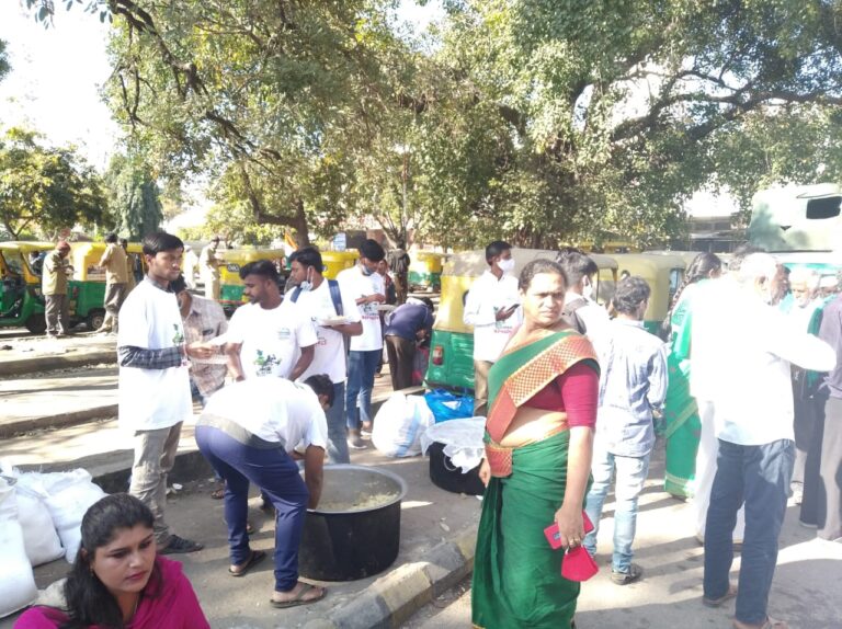 ರೈತ ಹೋರಾಟ: ಬೆಂಗಳೂರಿನಲ್ಲಿ 10,000 ರೈತರಿಗೆ ಊಟದ ವ್ಯವಸ್ಥೆ ಕಲ್ಪಿಸಿದ ಟ್ರಾನ್ಸ್ ಜೆಂಡರ್ ಸಮುದಾಯ!