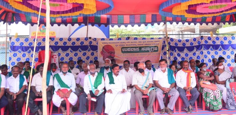 ಗಾಂಧಿ ಕೊಂದ ಶಕ್ತಿಗಳೇ ಆಡಳಿತ ಚುಕ್ಕಾಣಿ ಹಿಡಿದಿವೆ: ರೈತರ ಮೇಲಿನ ಹಲ್ಲೆ ಖಂಡಿಸಿ ಪ್ರತಿಭಟನೆ