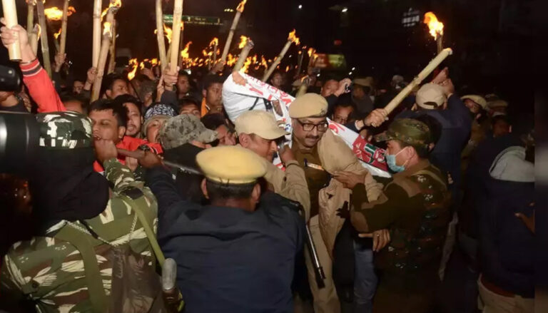 ಇಂದು ಅಸ್ಸಾಂಗೆ ಪ್ರಧಾನಿ: ಸಿಎಎ, ಎನ್‌ಆರ್‌ಸಿ ವಿರೋಧಿ ಪ್ರತಿಭಟನಾಕಾರರ ಮೇಲೆ ಲಾಠಿ ಚಾರ್ಜ್