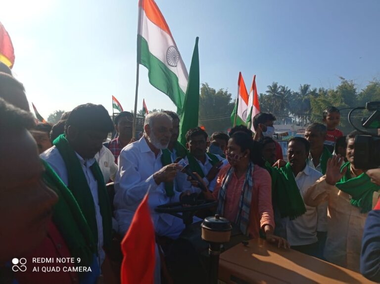 ರೈತರ ಟ್ರ್ಯಾಕ್ಟರ್ ರ್ಯಾಲಿಗೆ ಅನುಮತಿ ನೀಡಿದ ಬೆಂಗಳೂರು ಪೊಲೀಸರು: ಇಲ್ಲ ಎನ್ನುತ್ತಿರುವ ಸಿಎಂ ಯಡಿಯೂರಪ್ಪ!