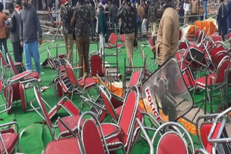 ವೇದಿಕೆಗೆ ನುಗ್ಗಿ ಕೃಷಿ ಕಾಯ್ದೆಗಳ ವಿರುದ್ಧ ಧಿಕ್ಕಾರ ಕೂಗಿದ ರೈತರು: ಬೆದರಿ ರೈತ ಕಾರ್ಯಕ್ರಮ ರದ್ದುಗೊಳಿಸಿದ ಹರಿಯಾಣ ಸಿಎಂ