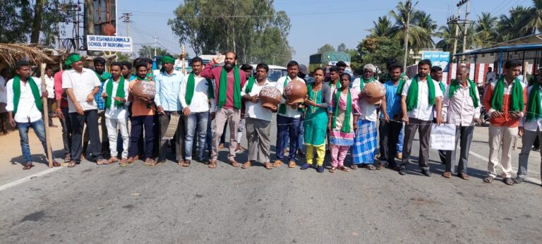 ರಾಜ್ಯಾದ್ಯಂತ ಯಶಸ್ವಿಯಾಗಿ ಜರುಗಿದ ಸಂಚಾರ ಸ್ಥಗಿತ ಹೋರಾಟ: ಹೆದ್ದಾರಿ ಬಂದ್ ಚಿತ್ರಗಳು