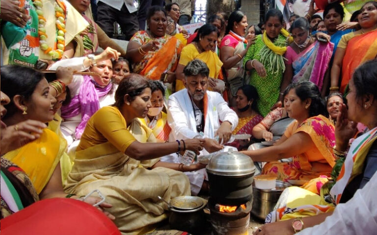 ಇಂಧನ ಬೆಲೆ ಏರಿಕೆ ವಿರುದ್ಧ ಪ್ರತಿಭಟನೆ: ರಸ್ತೆಯಲ್ಲಿ ಅಡುಗೆ ಮಾಡಿದ ಡಿ.ಕೆ. ಶಿವಕುಮಾರ್‌