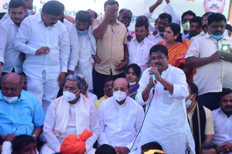 ಕುರಿ, ಮೇಕೆಗಳು ಸತ್ತರೆ ಪರಿಹಾರ ನೀಡುವ ‘ಅನುಗ್ರಹ’ ಯೋಜನೆ ಮರುಜಾರಿಗೊಳಿಸಿ: ಸಿದ್ದರಾಮಯ್ಯ