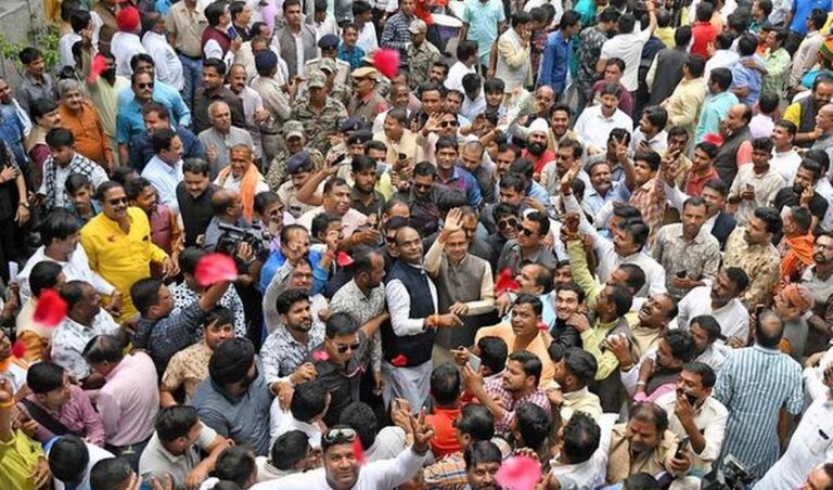 ಬಂಗಾಳ: ರ್‍ಯಾಲಿಗಳಲ್ಲಿ ಮಾಸ್ಕ್, ದೈಹಿಕ ಅಂತರ ಕಡ್ಡಾಯಗೊಳಿಸುವಂತೆ ಜಿಲ್ಲಾಡಳಿತಕ್ಕೆ ನಿರ್ದೇಶನ