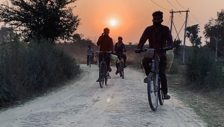 `1232 ಕಿ.ಮಿ.’ | ಕರಾಳ ಲಾಕ್‌ಡೌನ್‌‌ನಲ್ಲಿ ಕಾರ್ಮಿಕರ ‘ಮಹಾವಲಸೆ’ಯ ಕತೆ ಹೇಳುವ ಸಾಕ್ಷ್ಯಚಿತ್ರ ಬಿಡುಗಡೆ