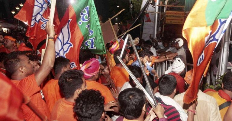 ಆಸ್ಪತ್ರೆಗೆ ತೆರಳುತ್ತಿದ್ದ ಗರ್ಭಿಣಿಯ ಕಾರನ್ನು ತಡೆದ ಬಿಜೆಪಿ ಕಾರ್ಯಕರ್ತರು - ಪತಿಯ ಮೇಲೆ ಹಲ್ಲೆ