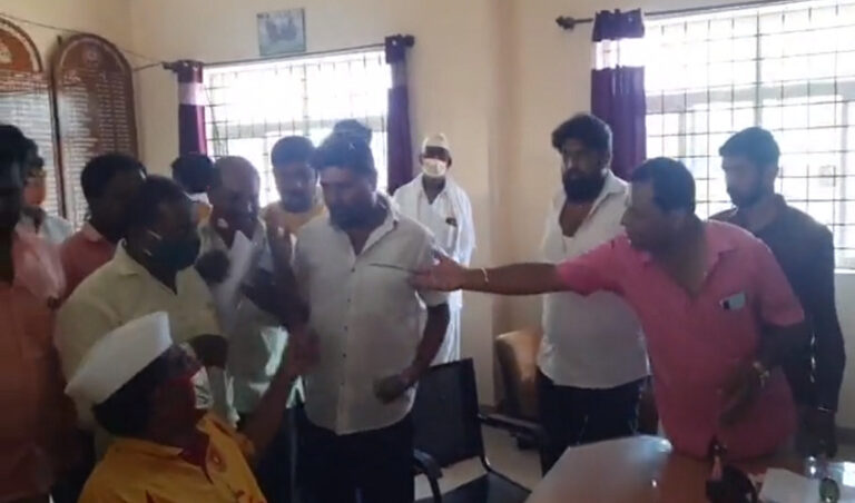 ಸರ್ಕಾರಿ ಕಛೇರಿಯಲ್ಲಿನ ಅವ್ಯವಸ್ಥೆಯ ವಿರುದ್ಧ ದನಿ: KRS ಪಕ್ಷದ ರವಿಕೃಷ್ಣಾ ರೆಡ್ಡಿ ಬಂಧನ