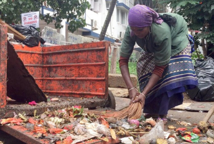 ಈ ನಗರವನ್ನು ಸ್ವಚ್ಛವಾಗಿಡಲು ನಮ್ಮ ಆರೋಗ್ಯ, ಜೀವನವನ್ನು ಮುಡಿಪಿಟ್ಟಿದ್ದೇವೆ- BBMP ಮಹಿಳಾ ಪೌರ ಕಾರ್ಮಿಕರ ಅಳಲು