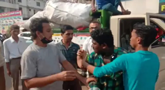 'ಹಸಿ ಕಸ-ಒಣ ಕಸ' ಬೇರ್ಪಡಿಸಿ ಕೊಡಿ ಎಂದ ಪೌರ ಕಾರ್ಮಿಕನ ಮೇಲೆ ಹಲ್ಲೆ: ಇಬ್ಬರ ಬಂಧನ