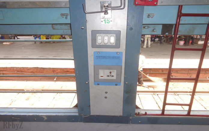 ರೈಲುಗಳಲ್ಲಿ ರಾತ್ರಿ ವೇಳೆ ಚಾರ್ಜಿಂಗ್ ಪಾಯಿಂಟ್‌ಗಳ ಬಳಕೆಗೆ ನಿಷೇಧ ಹೇರಿದ ರೈಲ್ವೆ ಇಲಾಖೆ