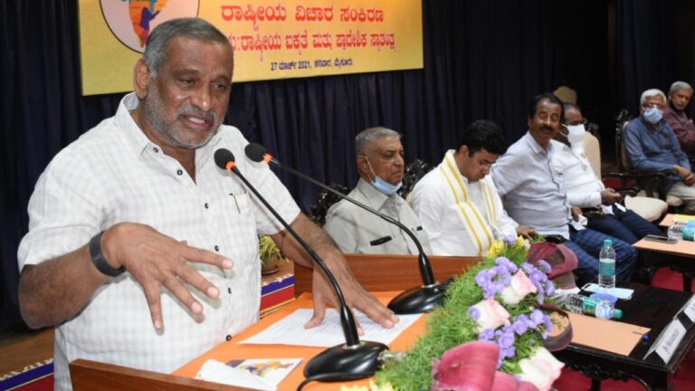 ಕೇಂದ್ರದ ಸರ್ವಾಧಿಕಾರಿ ಧೋರಣೆ ಹೇಳಿಕೆ: ಮಾಧುಸ್ವಾಮಿ ಅಭಿನಂದಿಸಿದ ಕಾಂಗ್ರೆಸ್ – ತೇಜಸ್ವಿ ಸೂರ್ಯ ಆಕ್ಷೇಪ