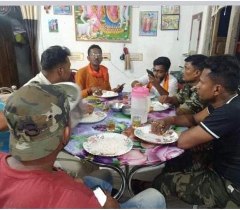 ಪಶ್ಚಿಮ ಬಂಗಾಳ: ಮತದಾನದ ಮುನ್ನದಿನ ಕೇಂದ್ರೀಯ ಪಡೆ ಸದಸ್ಯರೊಂದಿಗೆ ಊಟ ಮಾಡಿದ ಬಿಜೆಪಿ ಅಭ್ಯರ್ಥಿ!