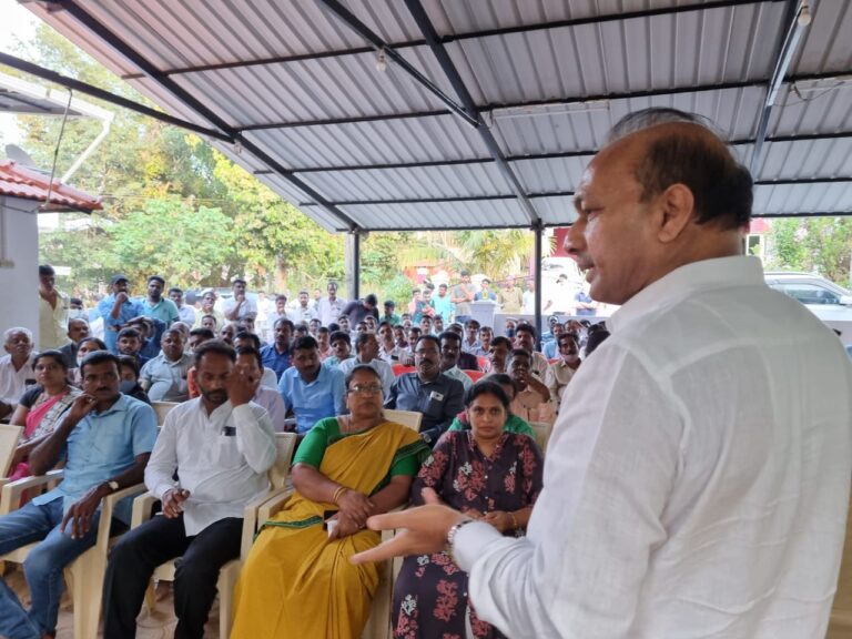 ಮಧು ಬಂಗಾರಪ್ಪ ಬೆನ್ನಿಗೆ ಕಾಂಗ್ರೆಸ್ ಸೇರುವುದಾಗಿ ಘೋಷಿಸಿದ ತೀರ್ಥಹಳ್ಳಿಯ ಆರ್.ಎಂ ಮಂಜುನಾಥ್ ಗೌಡ