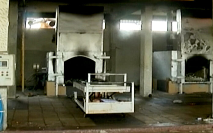 ಸತತ ಅಂತ್ಯಕ್ರಿಯೆ ನಡೆಸುತ್ತಿರುವ ಸೂರತ್‌ನ‌ ವಿದ್ಯುತ್‌ ಚಿತಾಗಾರದಲ್ಲಿ ಕರಗಿ ಹೋಗುತ್ತಿವೆ ಲೋಹದ ಯಂತ್ರಗಳು!