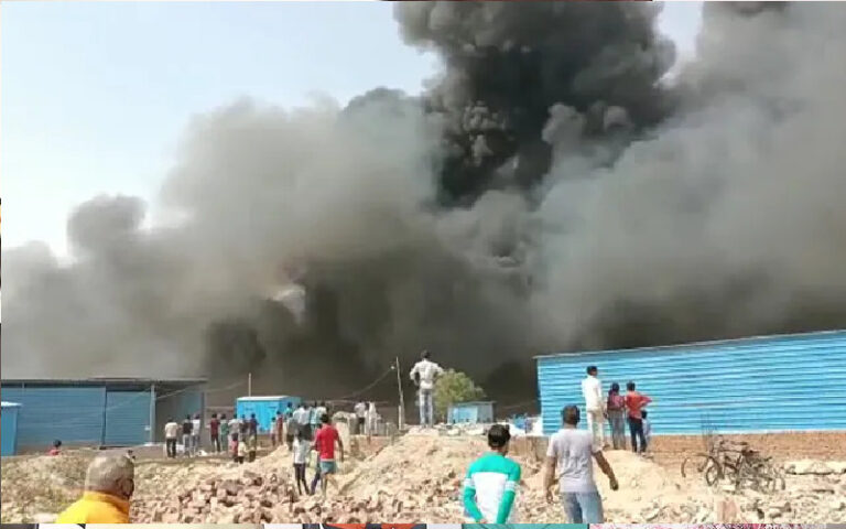 ದೆಹಲಿಯ ನೋಯ್ಡಾದಲ್ಲಿ ಭಾರಿ ಬೆಂಕಿ ಅನಾಹುತ: ಇಬ್ಬರು ಮಕ್ಕಳು ಬಲಿ