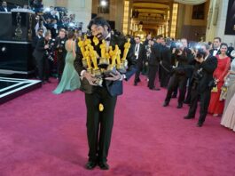 ವಿಜಯ್‌ ಸೇದುಪತಿ ನಟಿಸಿರುವ ಚೊಚ್ಚಲ ಬಾಲಿವು‌ಡ್ ಚಿತ್ರ ‘ಮುಂಬೈಕರ್‌’ ಪೋಸ್ಟರ್‌ ಬಿಡುಗಡೆ | NaanuGauri