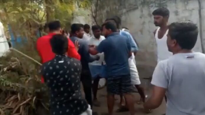 ಮಸ್ಕಿ: ಹಣ ಹಂಚಿ ರೆಡ್ ಹ್ಯಾಂಡಾಗಿ ಸಿಕ್ಕಿಬಿದ್ದ ಹಾಸನದ ಯುವಕರ ಬಂಧನ; 81 ಸಾವಿರ ರೂ. ವಶ! | NaanuGauri