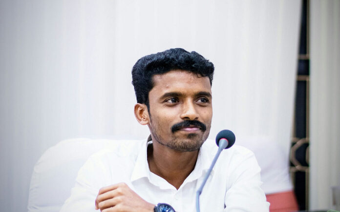 ರಾತ್ರಿ ಕಾವಲುಗಾರನಾಗಿದ್ದ ಯುವಕ ಐಐಎಂ ಸಹಾಯಕ ಪ್ರಾಧ್ಯಾಪಕನಾದ ಕಥೆ