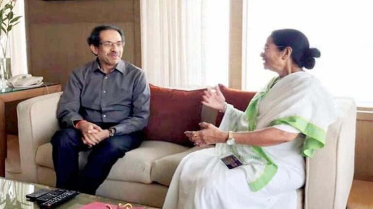 ಮಮತಾ ಬ್ಯಾನರ್ಜಿ ವಿಚಾರದಲ್ಲಿ ಚುನಾವಣಾ ಆಯೋಗ ಪಕ್ಷಪಾತ ತೋರುತ್ತಿದೆ- ಶಿವಸೇನೆ