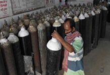 ಕೋಲಾರ: ಆಮ್ಲಜನಕ ಸಿಗದೆ ಜಿಲ್ಲಾಸ್ಪತ್ರೆಯಲ್ಲಿ ರೋಗಿಗಳ ಸಾವು, ವೈದ್ಯರ ಅಮಾನತು ಕೋಲಾರ: ಆಮ್ಲಜನಕ ಸಿಗದೆ ಜಿಲ್ಲಾಸ್ಪತ್ರೆಯಲ್ಲಿ ರೋಗಿಗಳ ಸಾವು, ವೈದ್ಯರ ಅಮಾನತು