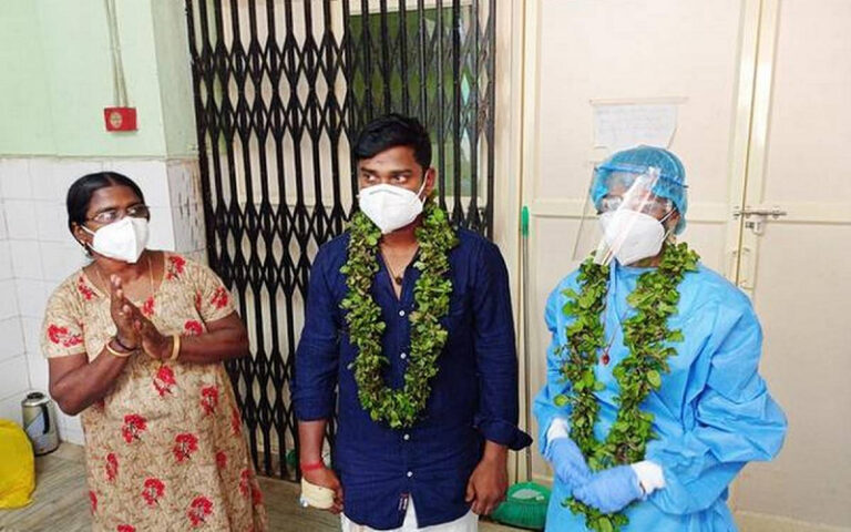ಕೊರೊನಾ ಸೋಂಕಿತ ವರ, ಪಿಪಿಇ ಕಿಟ್ ಧರಿಸಿದ ವಧು: ಮದುವೆ ಮಂಟಪವಾದ ಕೋವಿಡ್ ವಾರ್ಡ್!
